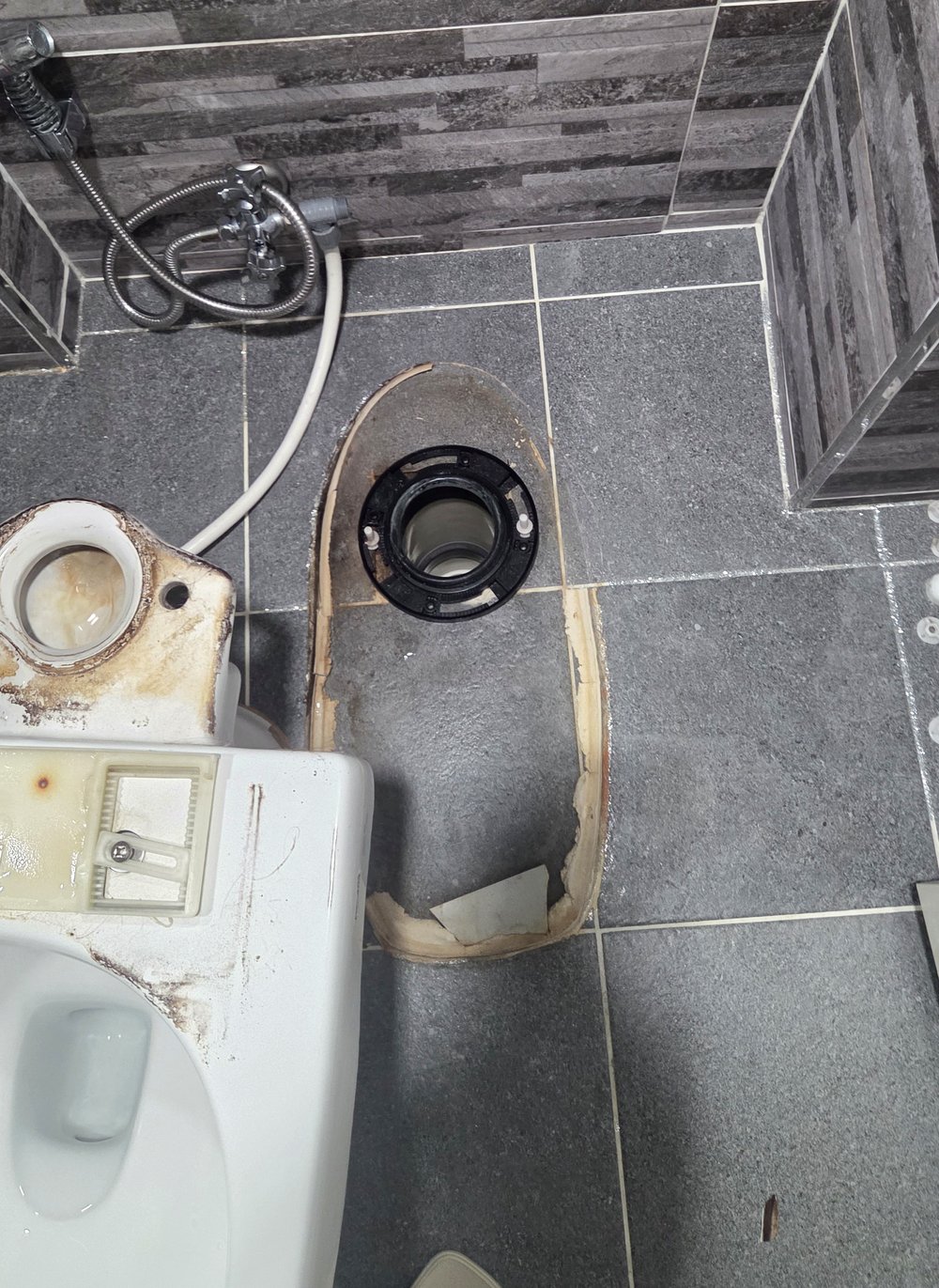 청라동 아파트 변기막힘 변기 탈거 후 바닥 오수관