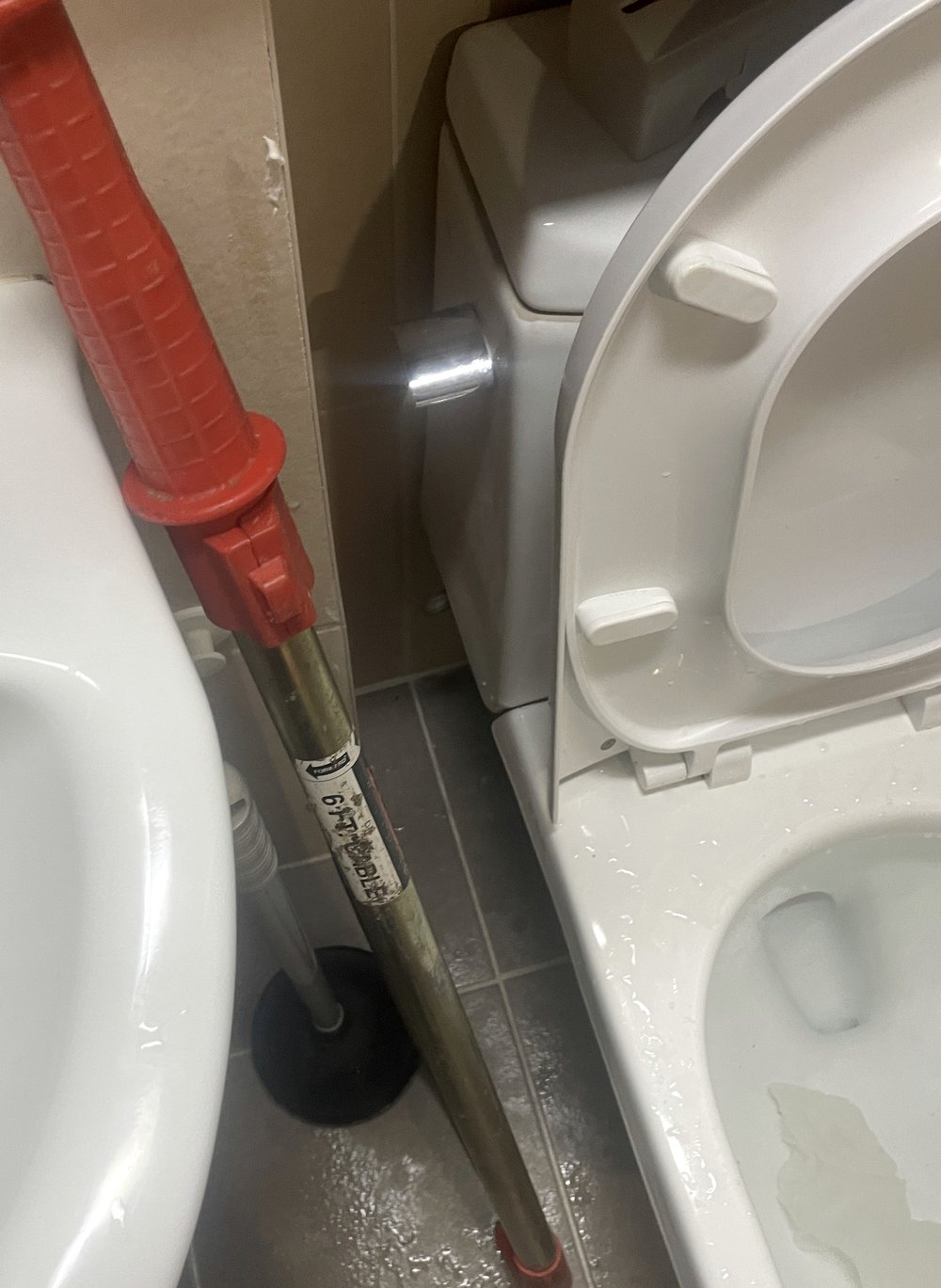 변기 전용 관통기와 플런저 비교